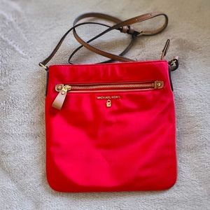 FREE items when you purchase this purse ❤️‍🔥NEW WITH TAGS MICHAEL KHORS